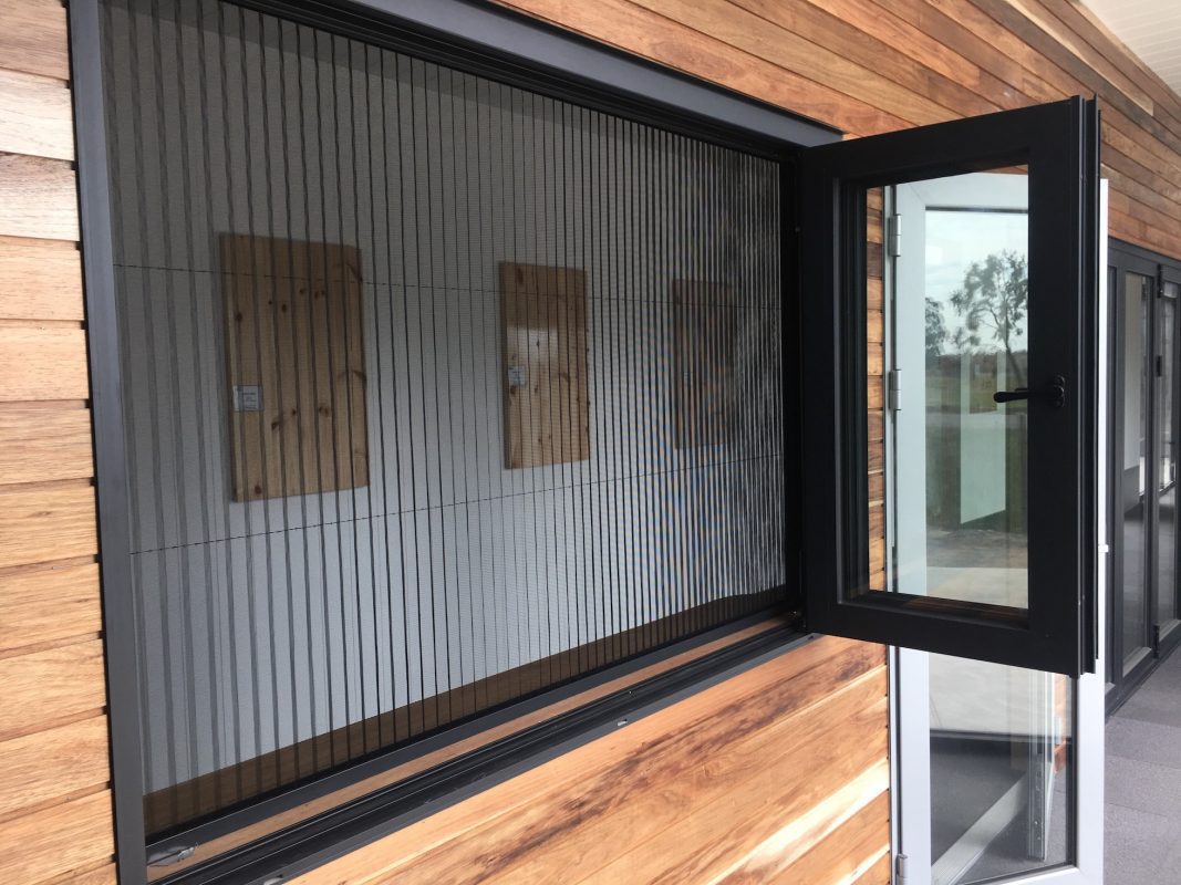 Window Dresser Pleated