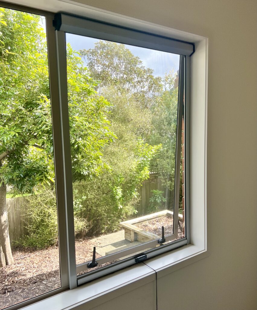 Window Dresser Retractable