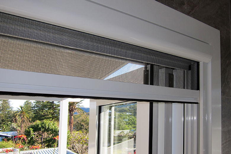 Window Dresser Retractable